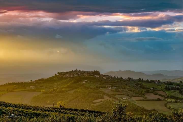 Residenza Annetta Apartment Monte Castello di Vibio Luaran gambar